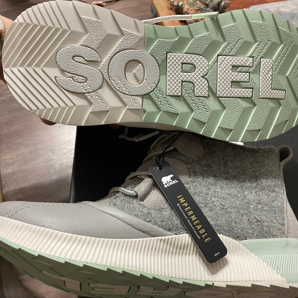 BNIB SOREL OUT N ABOUT III
